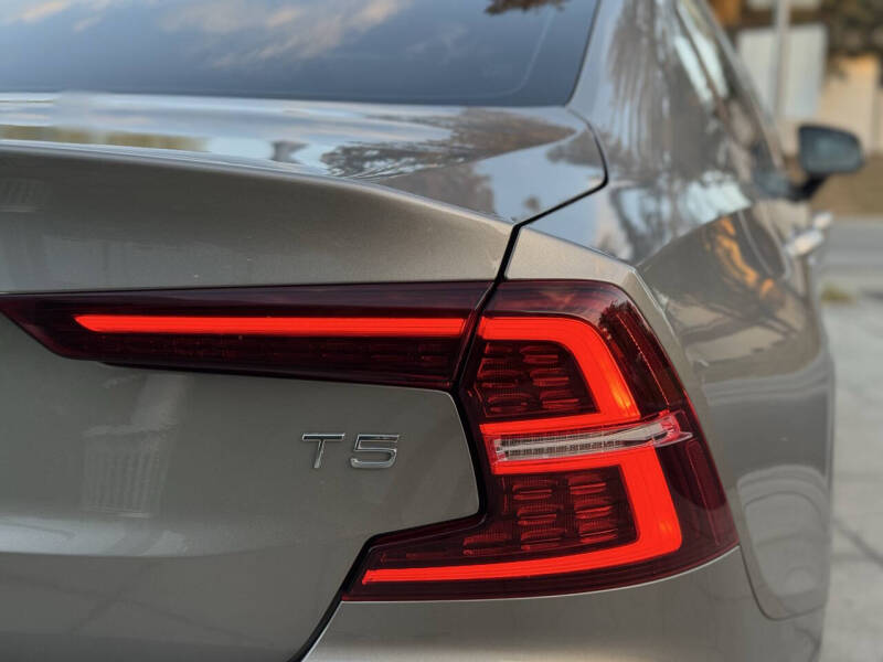 2019 Volvo S60 T5 Momentum