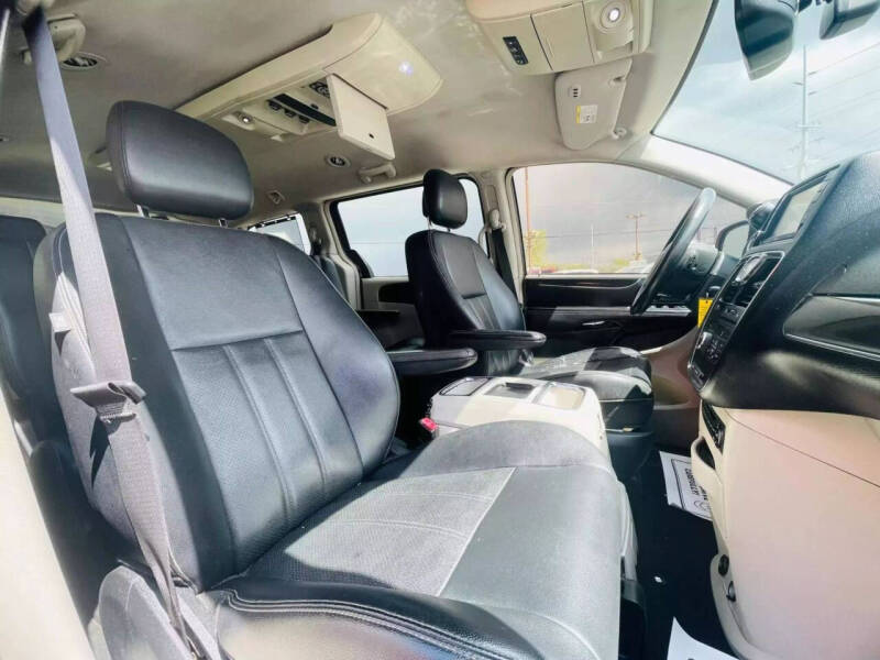 2013 Chrysler Town and Country Touring-L