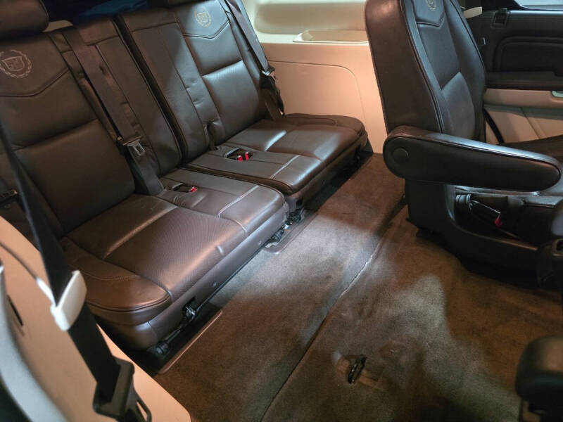 2013 Cadillac Escalade Platinum Edition