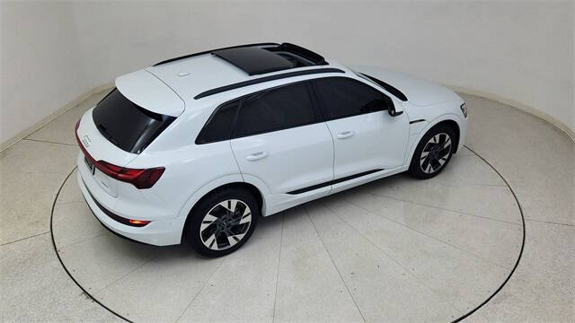 2022 Audi e-tron quattro Premium