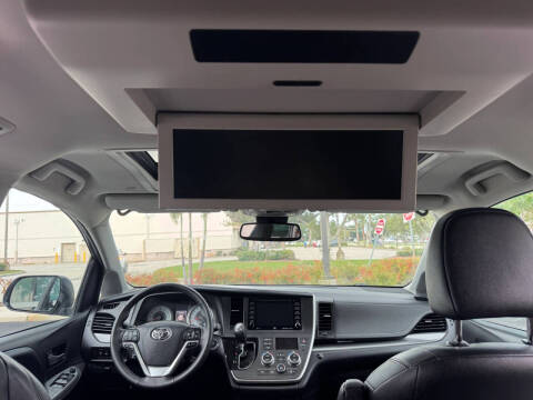 2020 Toyota Sienna SE Premium 8-Passenger