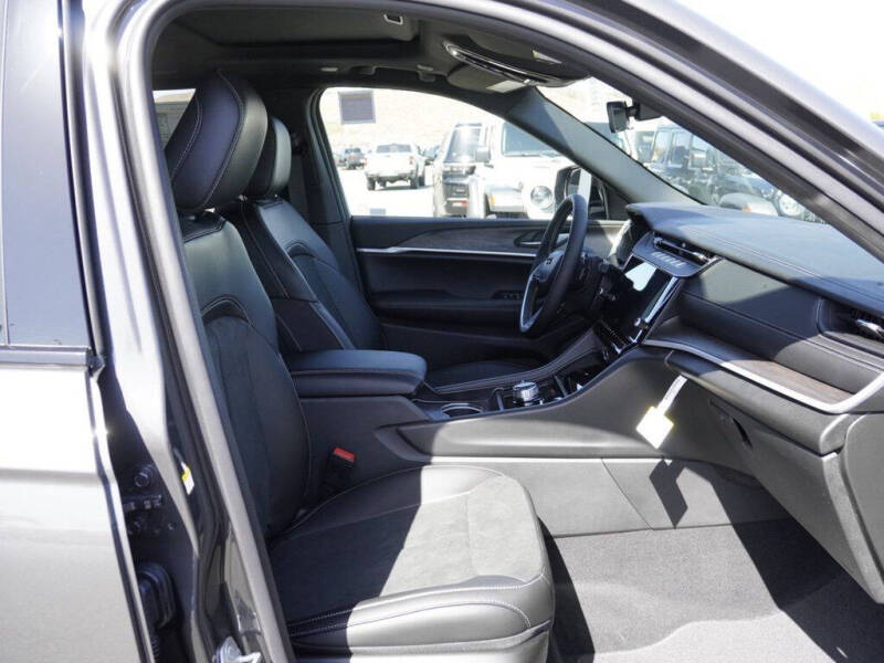 2026 Jeep Grand Cherokee Altitude