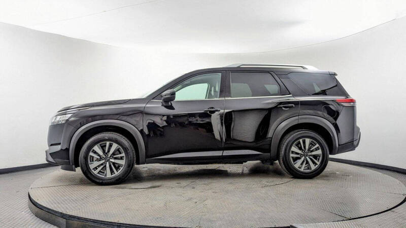 2023 Nissan Pathfinder SL