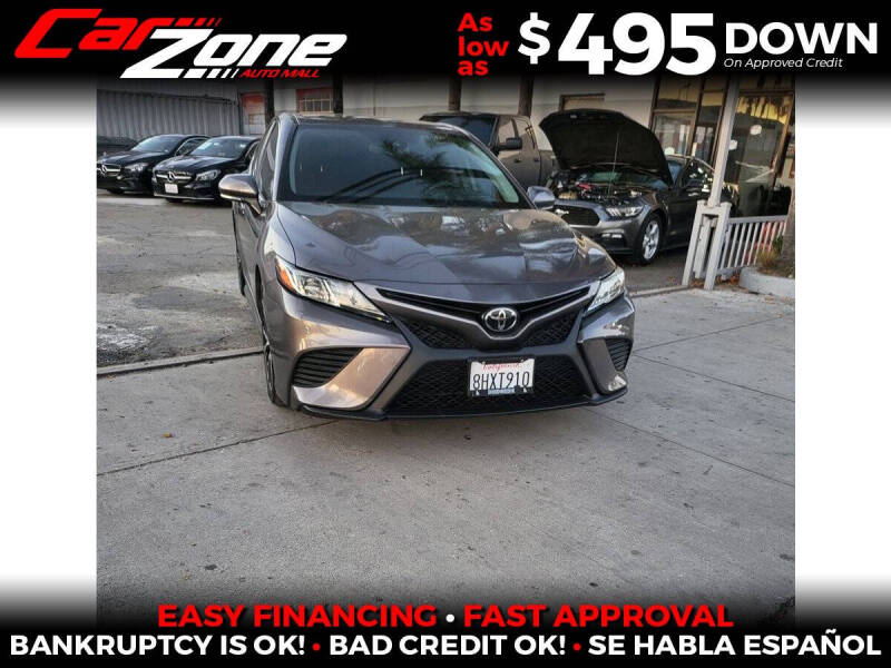 2019 Toyota Camry SE's photo