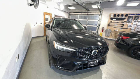 2024 Volvo XC60 B5 Core Dark Theme