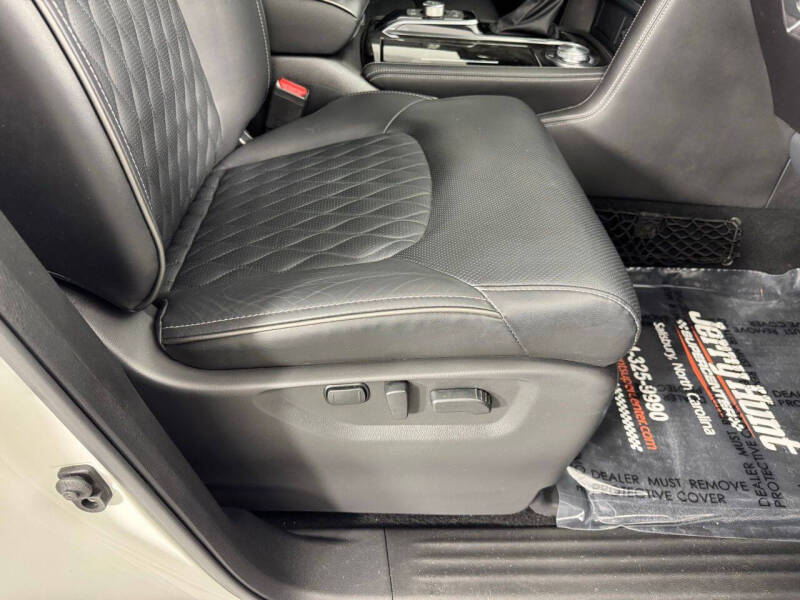 2024 Infiniti QX80 Sensory