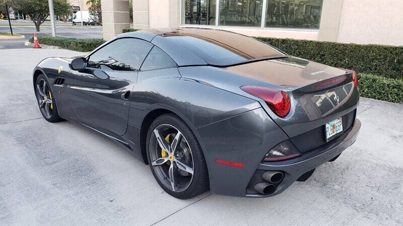 2014 Ferrari California Base photo 14