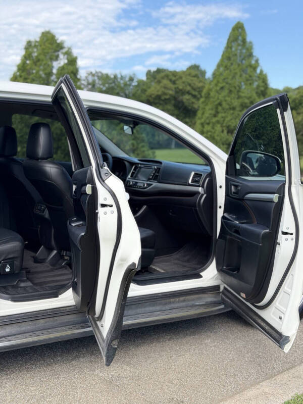 2016 Toyota Highlander LE