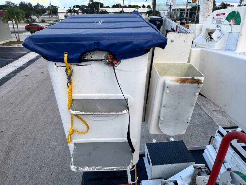 2017 Freightliner M2 106