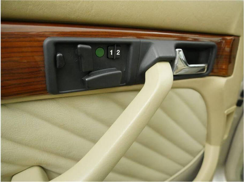 1991 Mercedes-Benz 300-Class 300 SE