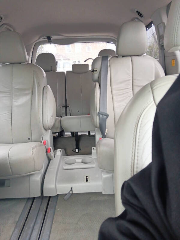 2012 Toyota Sienna XLE 7-Passenger Auto Access Seat