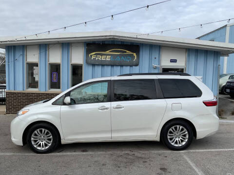2015 Toyota Sienna XLE Premium 8-Passenger