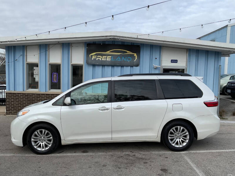 2015 Toyota Sienna XLE Premium 8-Passenger
