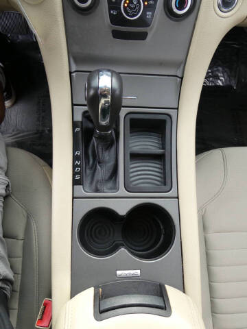 2017 Ford Taurus SE
