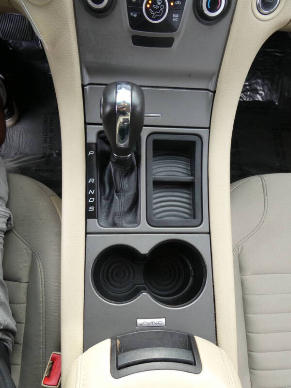 2017 Ford Taurus SE