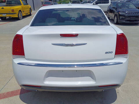 2016 Chrysler 300 Limited
