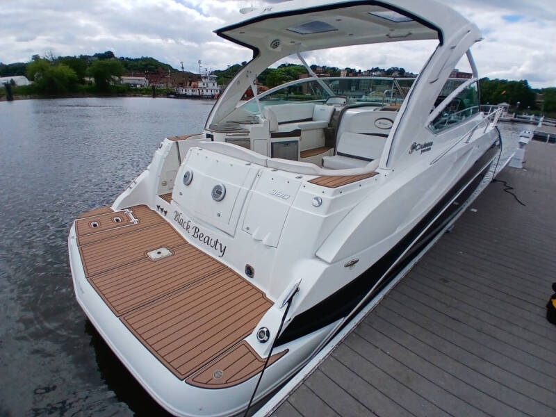 2012 Cruisers Yachts 380 Express