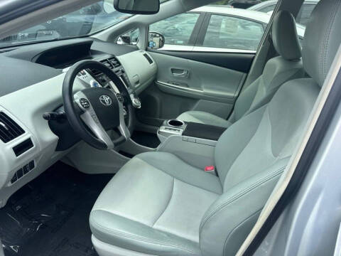 2014 Toyota Prius v Five