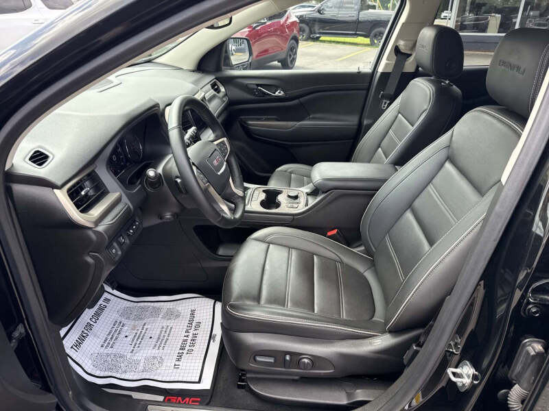 2023 GMC Acadia Denali