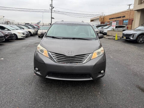 2013 Toyota Sienna XLE 7-Passenger