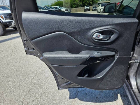 2023 Jeep Cherokee Altitude Lux