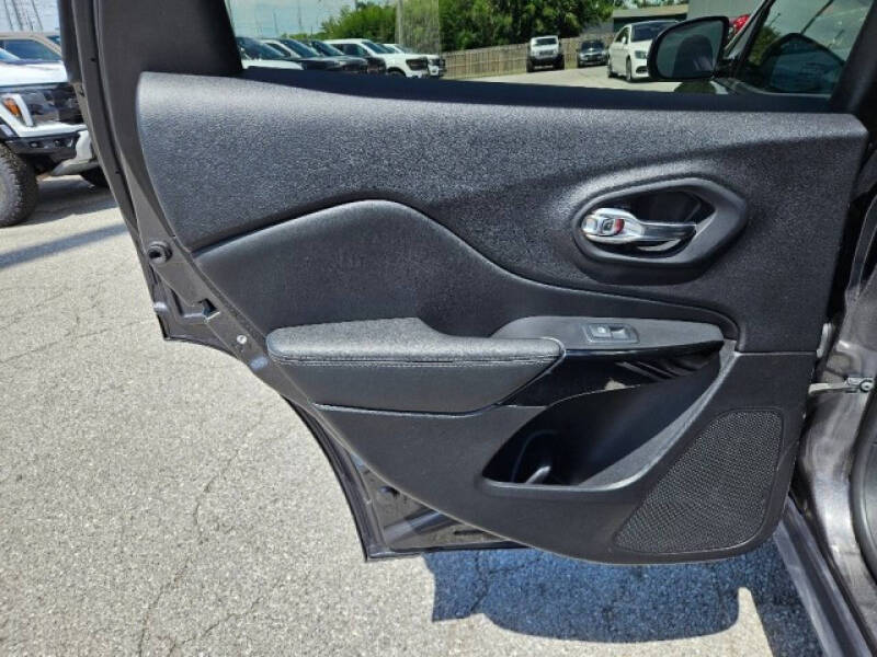 2023 Jeep Cherokee Altitude Lux