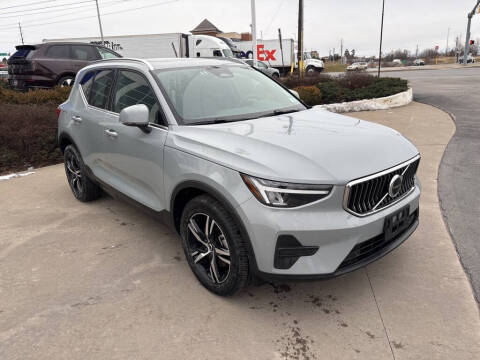 2025 Volvo XC40 B5 Core Bright Theme