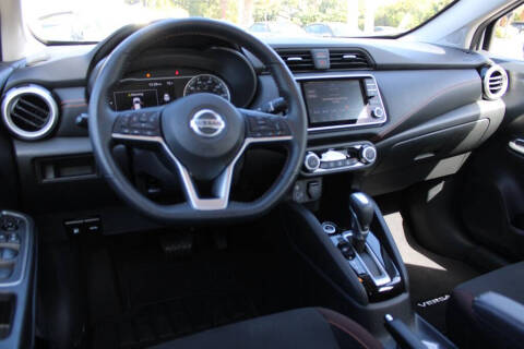2022 Nissan Versa SR