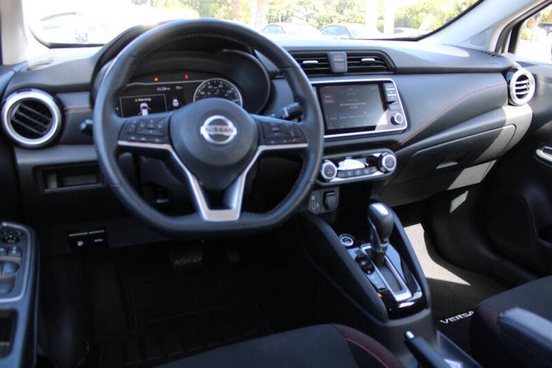2022 Nissan Versa SR