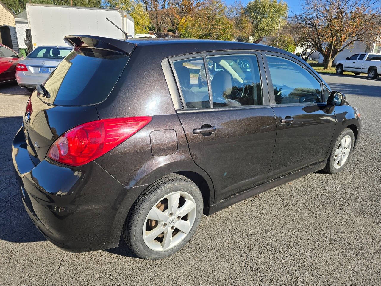 2011 Nissan Versa for sale at QUEENSGATE AUTO SALES in York, PA