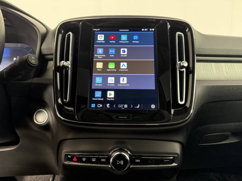 2025 Volvo XC40 B5 Plus Bright Theme