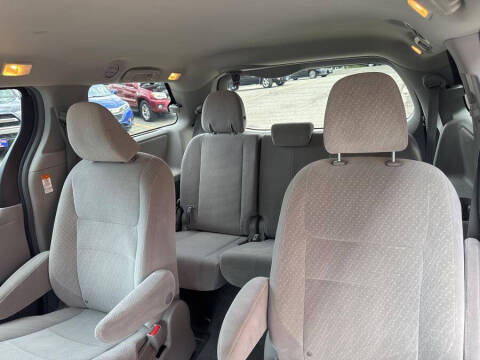 2018 Toyota Sienna LE 7-Passenger