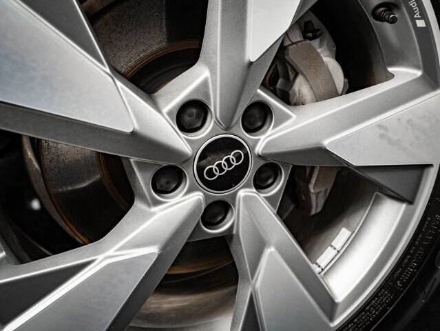 2025 Audi Q5 quattro Premium 40 TFSI