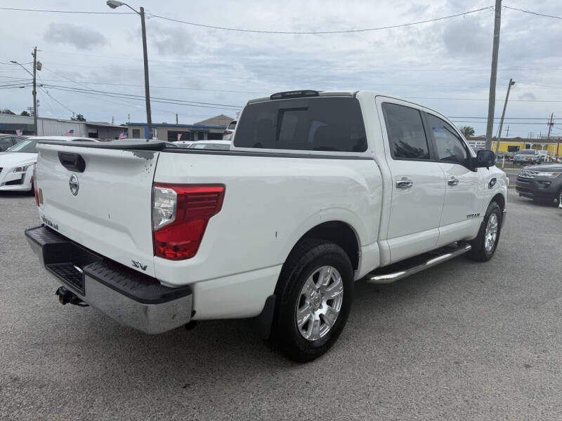 2017 Nissan Titan SV