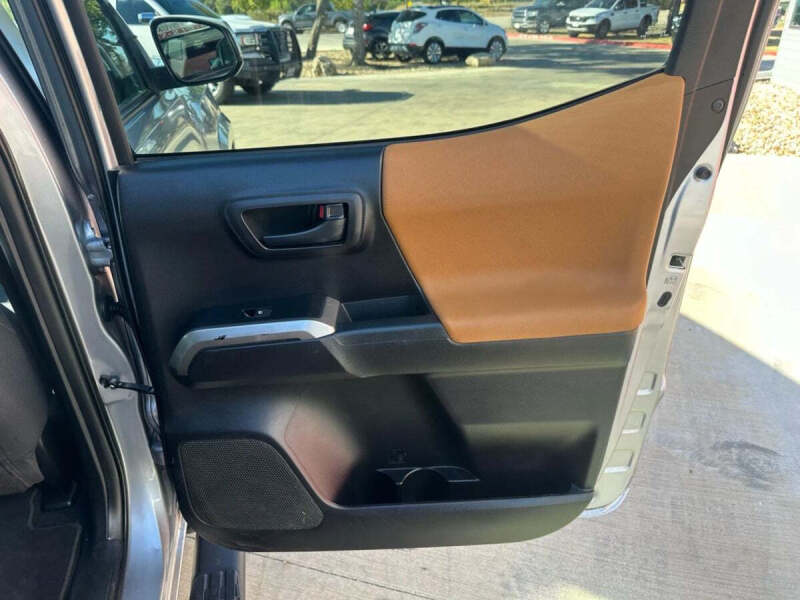 2020 Toyota Tacoma SR5 V6