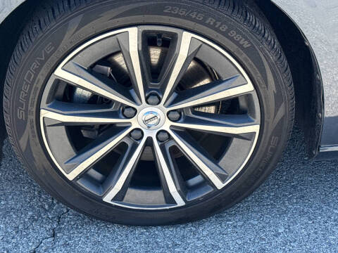 2022 Volvo S60 B5 Momentum