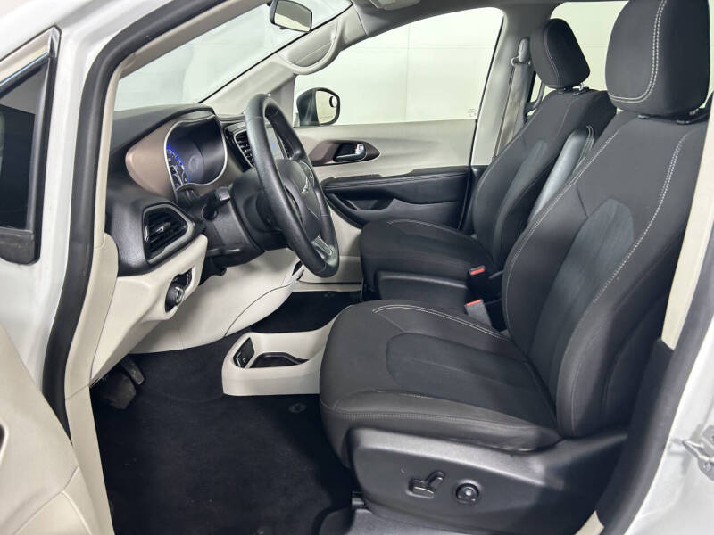 2021 Chrysler Voyager L
