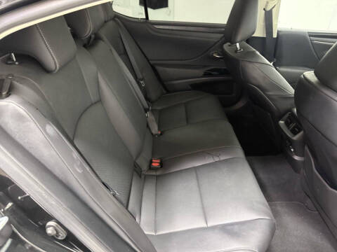 2024 Lexus ES 300h