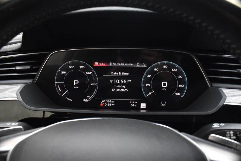 2021 Audi e-tron quattro Premium Plus