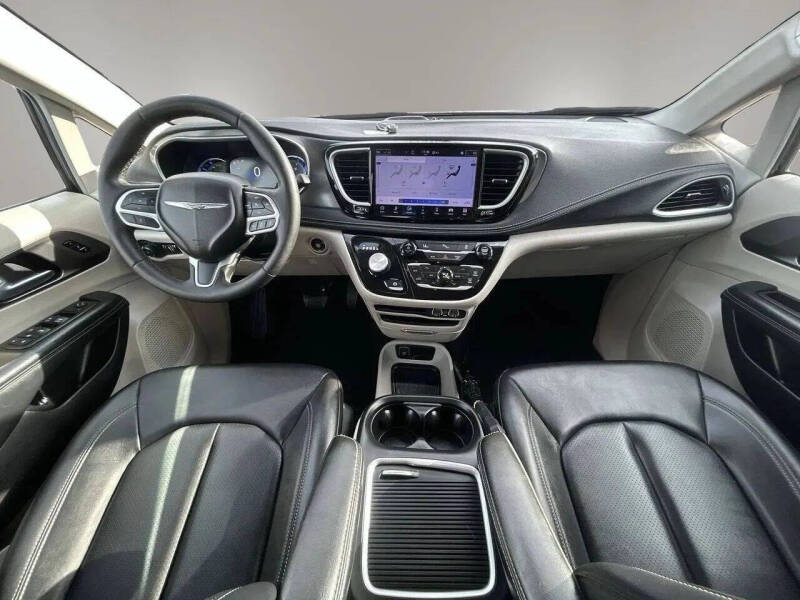 2024 Chrysler Pacifica Plug-In Hybrid Select
