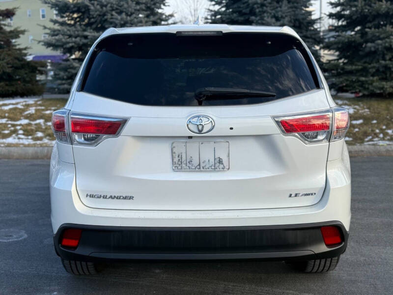2015 Toyota Highlander LE Plus - Photo 5