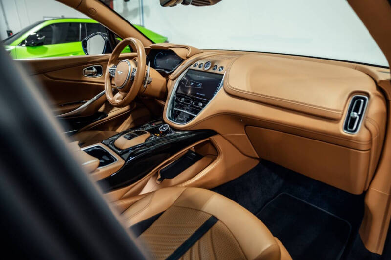 2023 Aston Martin DBX 707
