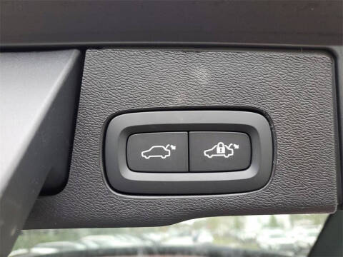 2025 Volvo XC60 B5 Plus Dark Theme