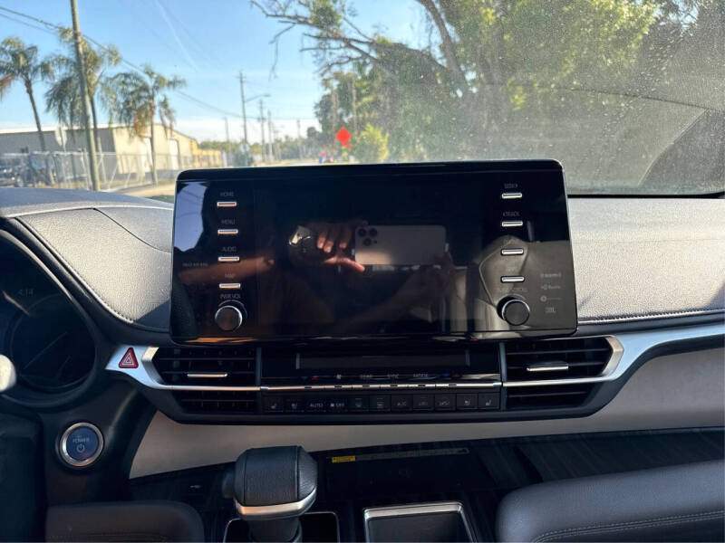 2022 Toyota Sienna Limited 7-Passenger