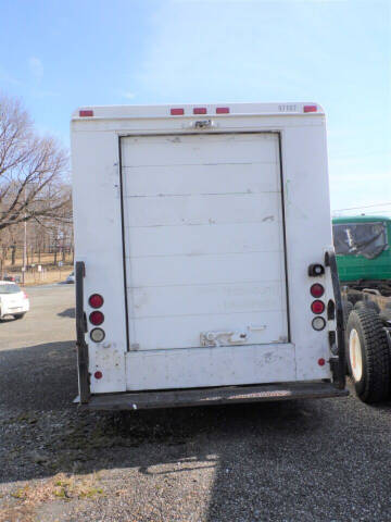 2001 International P1000