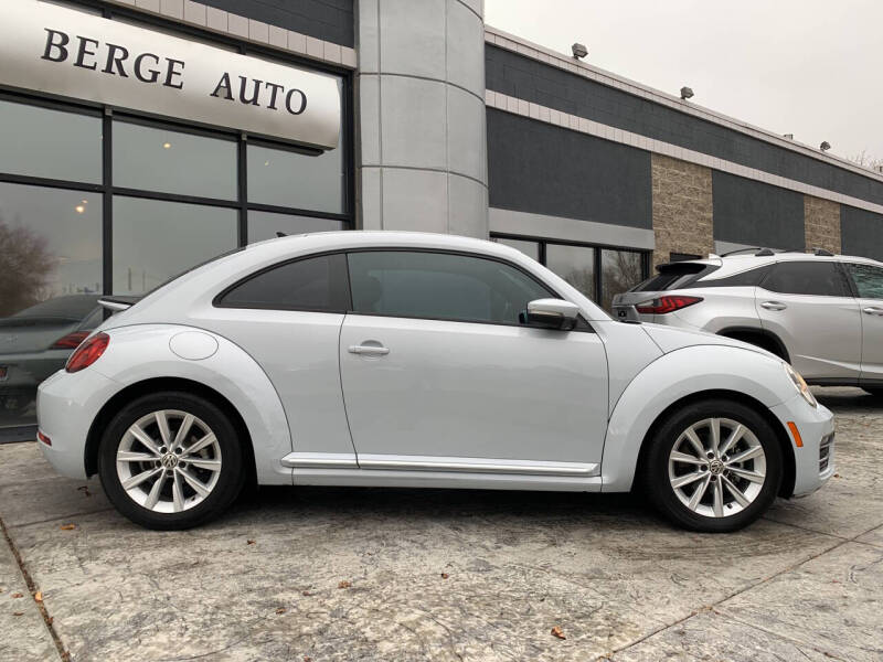 2017 Volkswagen Beetle SE photo 6