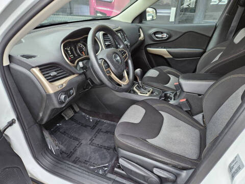 2017 Jeep Cherokee Sport