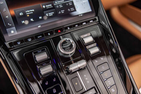 2025 Aston Martin DB12 Volante