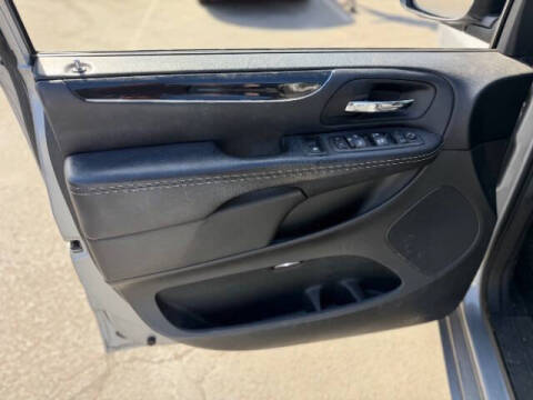2014 Chrysler Town and Country S