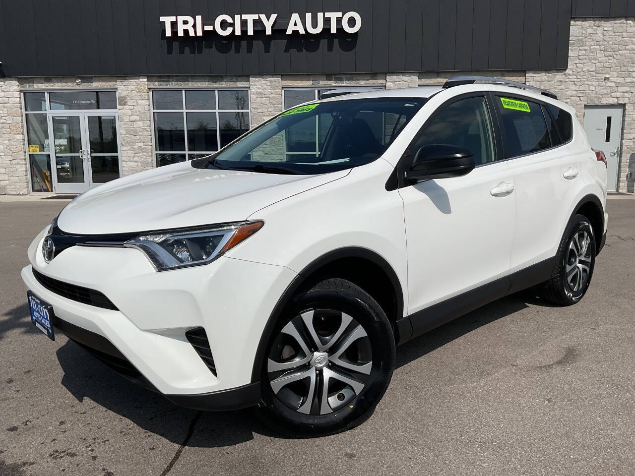 White 2016 Toyota RAV4 SUV / Crossover Front-Wheel Drive 6-Speed Automatic